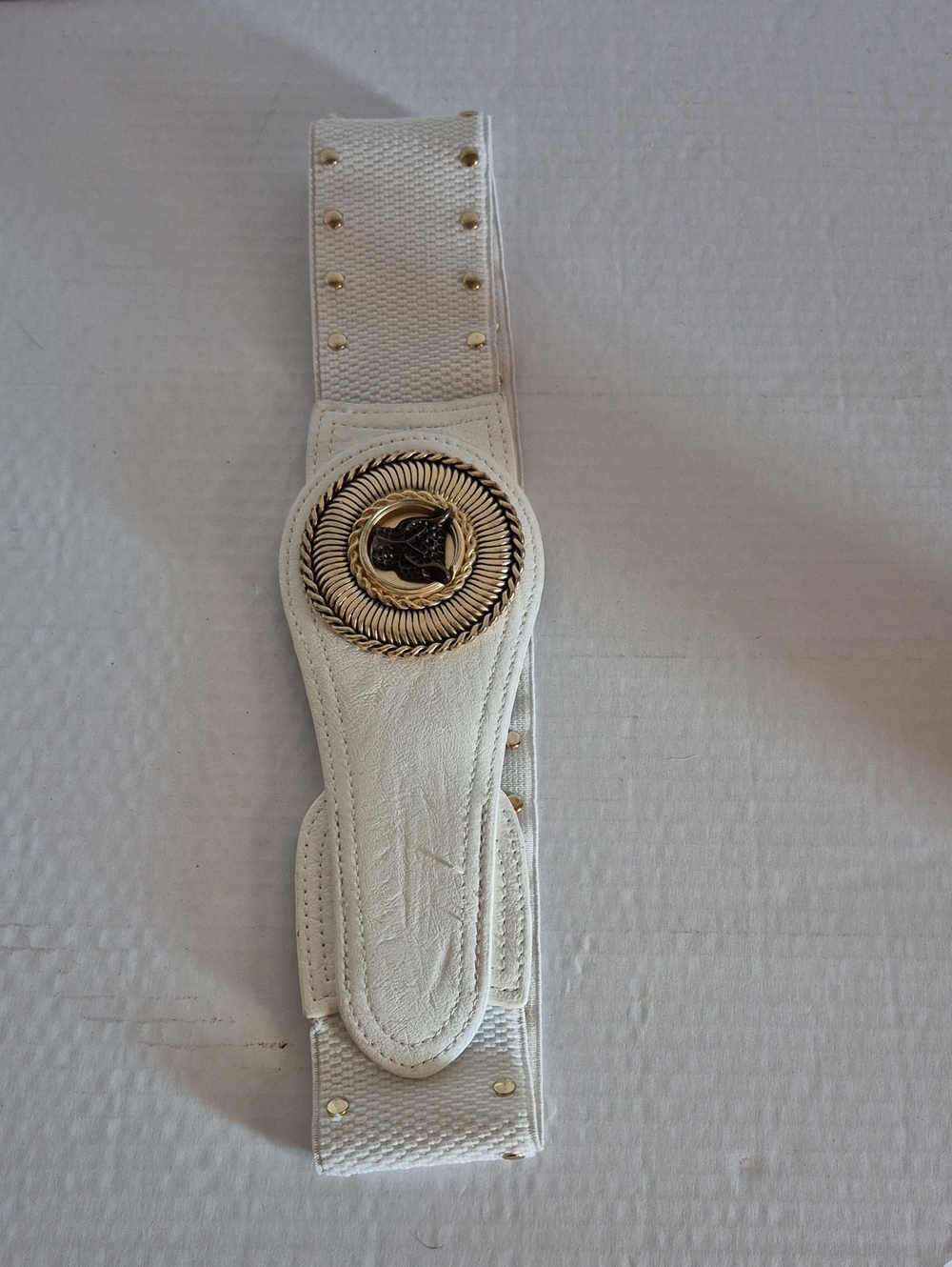 VINTAGE le chateau White Elastic Belt with Gold Medallion